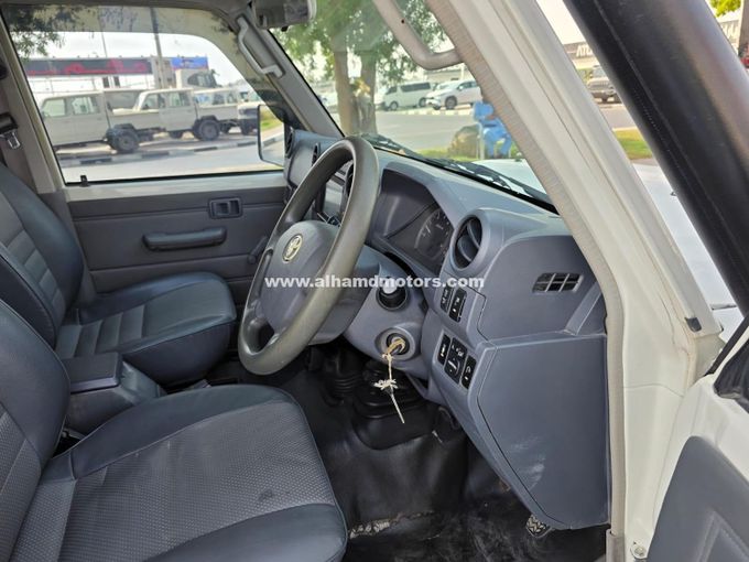 Подержанный Toyota Land Cruiser 70 Series Рестайлинг, 4.5 л, 2011 в Дубае от Alhamd Motors Белый цвет. Other | AUTO.AE