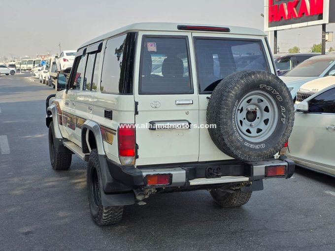 Подержанный Toyota Land Cruiser 70 Series Рестайлинг, 4.5 л, 2011 в Дубае от Alhamd Motors Белый цвет. Other | AUTO.AE