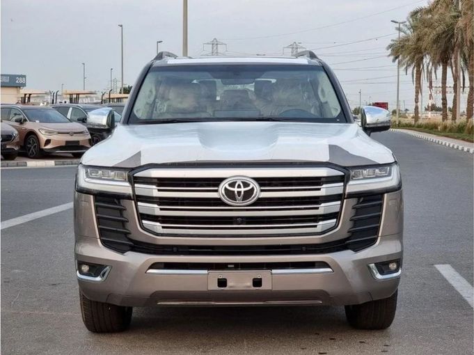 Новый Toyota Land Cruiser 70 Series Рестайлинг 2, 4.0 л, 2023 в Дубае от Mohamed Hakim Motors Золотистый цвет. GCC | AUTO.AE