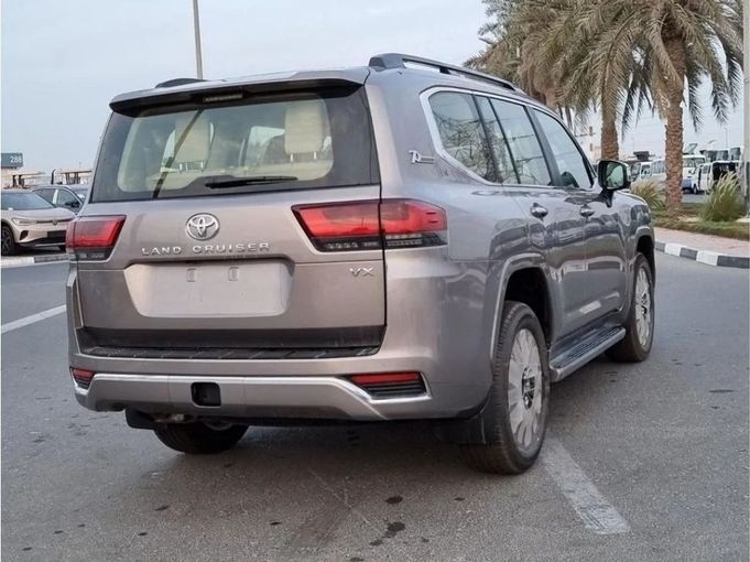 Новый Toyota Land Cruiser 70 Series Рестайлинг 2, 4.0 л, 2023 в Дубае от Mohamed Hakim Motors Золотистый цвет. GCC | AUTO.AE