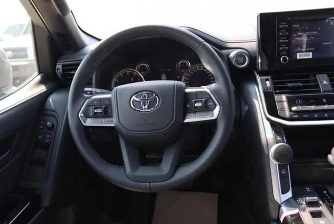 Новый Toyota Land Cruiser 300 Series, 4.0 л, 2023 в Дубае от Mohamed Hakim Motors Серый цвет. GCC | AUTO.AE
