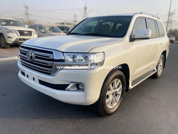 Used Toyota Land Cruiser 200 Series Facelift 2, 4.0 l, 2018 in Dubai by Alhamd Motors, White color. GCC Specs | AUTO.AE