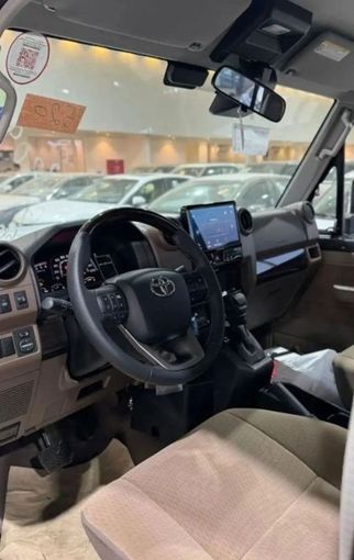 Новый Toyota Land Cruiser 70 Series Рестайлинг 2, 2.8 л, 2024 в Дубае от Mohamed Hakim Motors Серый цвет. GCC | AUTO.AE