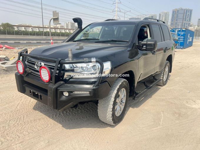 Подержанный Toyota Land Cruiser 200 Series Рестайлинг 2, 4.5 л, 2019 в Дубае от Alhamd Motors Черный цвет. Other | AUTO.AE
