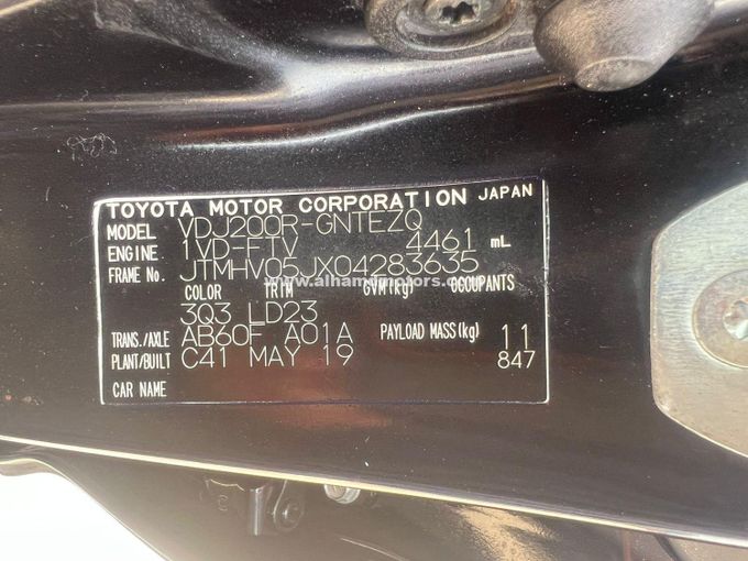 Подержанный Toyota Land Cruiser 200 Series Рестайлинг 2, 4.5 л, 2019 в Дубае от Alhamd Motors Черный цвет. Other | AUTO.AE