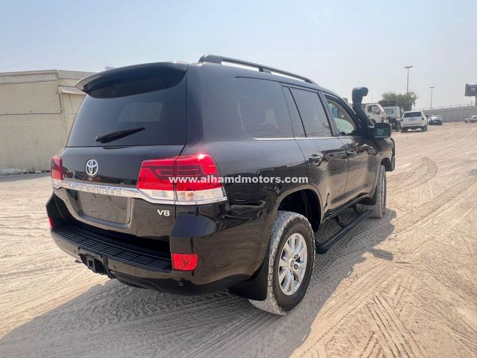 Подержанный Toyota Land Cruiser 200 Series Рестайлинг 2, 4.5 л, 2019 в Дубае от Alhamd Motors Черный цвет. Other | AUTO.AE