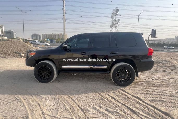 Подержанный Toyota Land Cruiser 200 Series Рестайлинг 1, 4.5 л, 2013 в Дубае от Alhamd Motors Черный цвет. Other | AUTO.AE