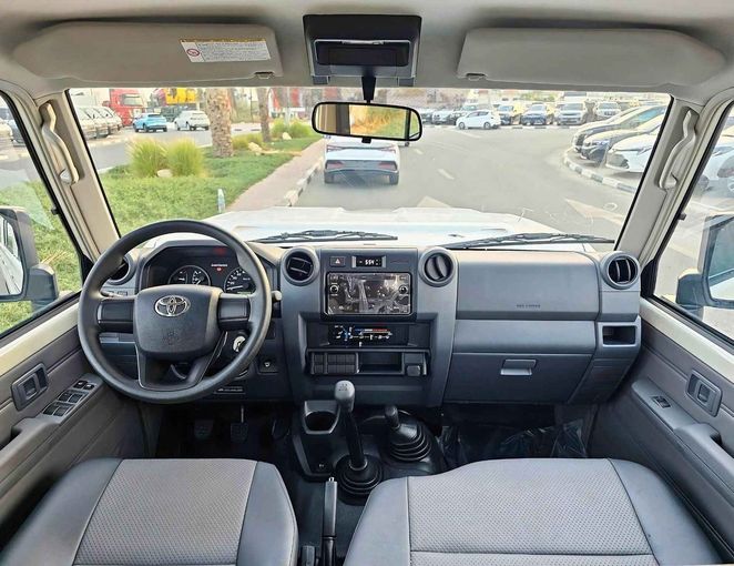 Новый Toyota Land Cruiser 70 Series Рестайлинг 2, 4.5 л, 2025 в Дубае от SK Motors Белый цвет. GCC | AUTO.AE