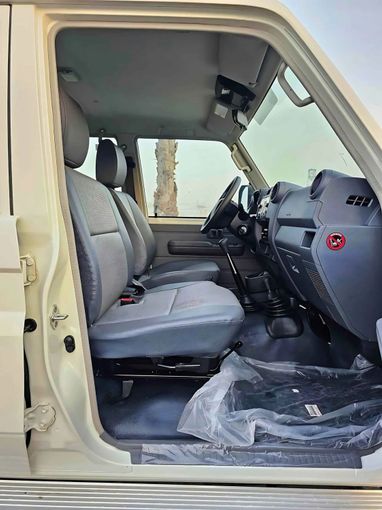 Новый Toyota Land Cruiser 70 Series Рестайлинг 2, 4.5 л, 2025 в Дубае от SK Motors Белый цвет. GCC | AUTO.AE