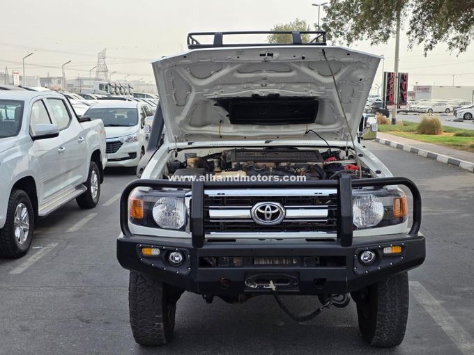 Used Toyota Land Cruiser 70 Series Facelift, 4.5 l, 2014 in Dubai by Alhamd Motors, White color. Other | AUTO.AE