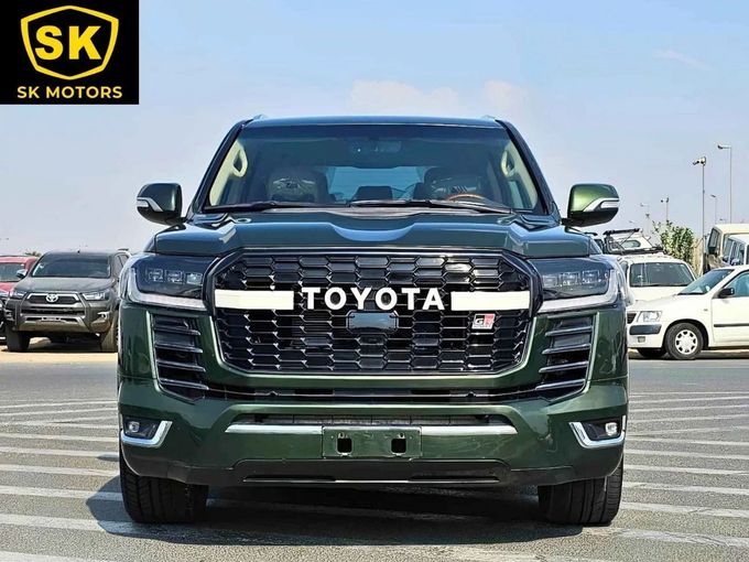 New Toyota Land Cruiser 200 Series Facelift 2, 4.6 l, 2015 in Dubai by SK Motors, Green color. GCC Specs | AUTO.AE