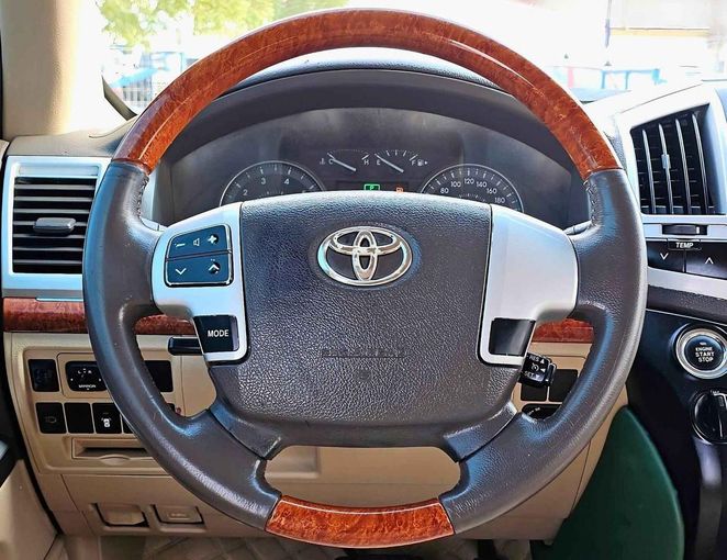New Toyota Land Cruiser 200 Series Facelift 2, 4.6 l, 2015 in Dubai by SK Motors, Green color. GCC Specs | AUTO.AE