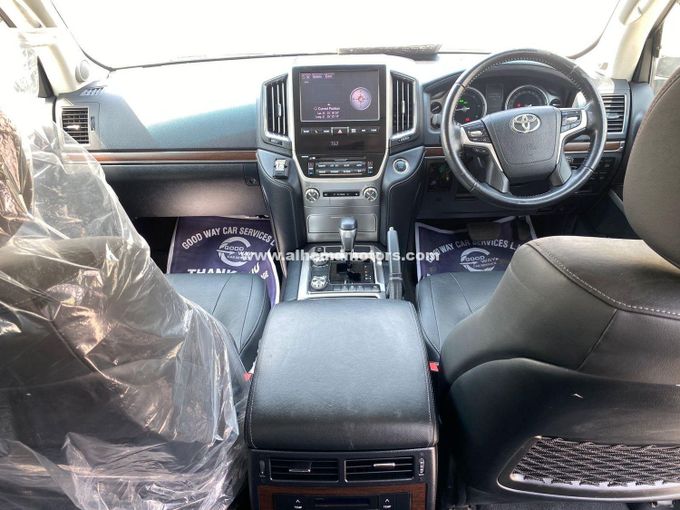 Used Toyota Land Cruiser 200 Series Facelift 2, 4.5 l, 2020 in Dubai by Alhamd Motors, Grey color. Other | AUTO.AE