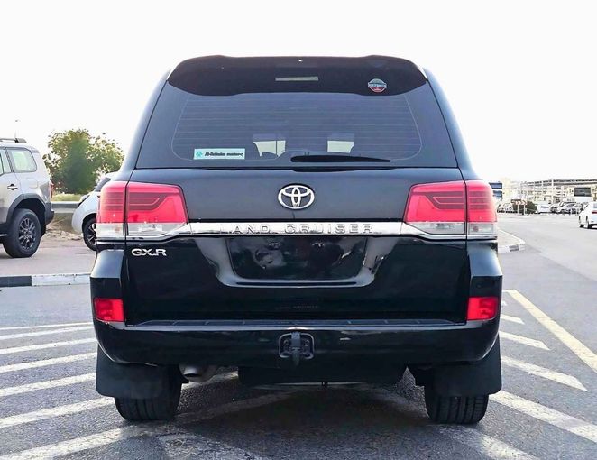 New Toyota Land Cruiser 200 Series Facelift 2, 4.0 l, 2019 in Dubai by SK Motors, Black color. GCC Specs | AUTO.AE