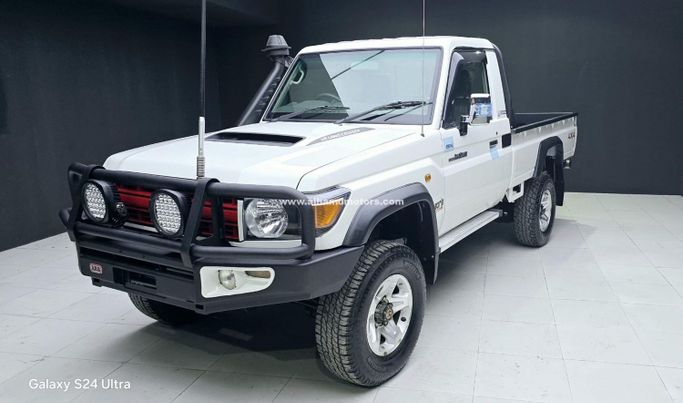 Used Toyota Land Cruiser 70 Series Facelift, 4.5 l, 2018 in Dubai by Alhamd Motors, White color. Other | AUTO.AE