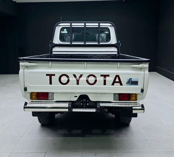 Used Toyota Land Cruiser 70 Series Facelift, 4.5 l, 2018 in Dubai by Alhamd Motors, White color. Other | AUTO.AE