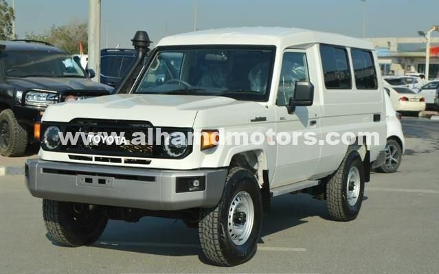 Подержанный Toyota Land Cruiser 70 Series Рестайлинг, 4.5 л, 2023 в Дубае от Alhamd Motors Белый цвет. Other | AUTO.AE