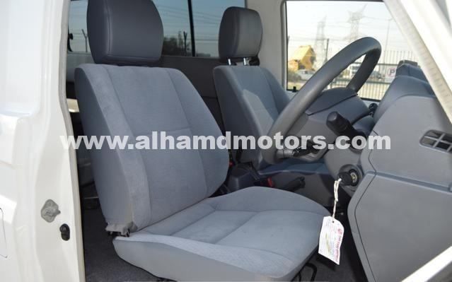 Подержанный Toyota Land Cruiser 70 Series Рестайлинг, 4.5 л, 2023 в Дубае от Alhamd Motors Белый цвет. Other | AUTO.AE