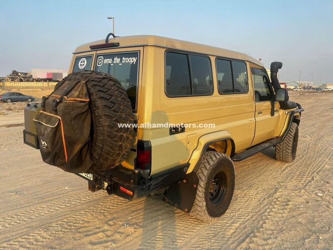 Подержанный Toyota Land Cruiser 70 Series Рестайлинг, 4.5 л, 2020 в Дубае от Alhamd Motors Бежевый цвет. Other | AUTO.AE