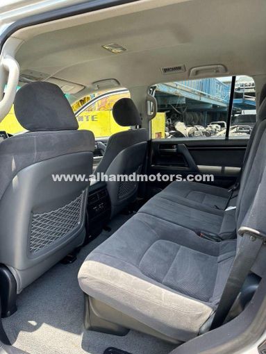 Подержанный Toyota Land Cruiser 200 Series Рестайлинг 2, 4.5 л, 2016 в Дубае от Alhamd Motors Серебристый цвет. Other | AUTO.AE