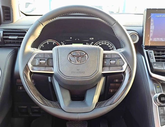 Новый Toyota Land Cruiser 300 Series, 3.3 л, 2024 в Дубае от SK Motors Черный цвет. GCC | AUTO.AE