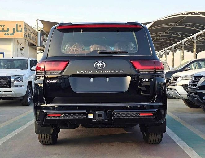 Новый Toyota Land Cruiser 300 Series, 3.3 л, 2024 в Дубае от SK Motors Черный цвет. GCC | AUTO.AE
