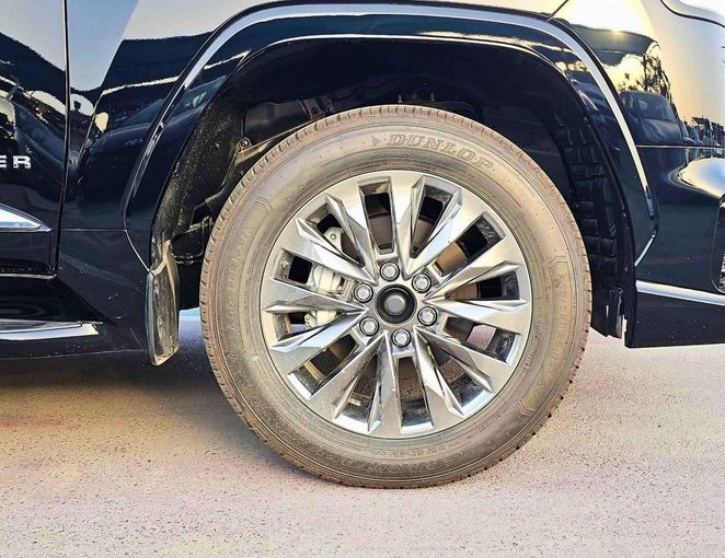 Новый Toyota Land Cruiser 300 Series, 3.3 л, 2024 в Дубае от SK Motors Черный цвет. GCC | AUTO.AE