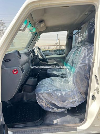 Подержанный Toyota Land Cruiser 70 Series Рестайлинг, 4.5 л, 2011 в Дубае от Alhamd Motors Белый цвет. Other | AUTO.AE
