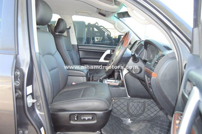 Used Toyota Land Cruiser 200 Series Facelift 2, 4.5 l, 2015 in Dubai by Alhamd Motors, Grey color. Other | AUTO.AE