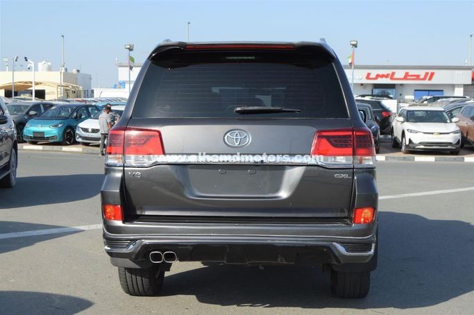 Used Toyota Land Cruiser 200 Series Facelift 2, 4.5 l, 2015 in Dubai by Alhamd Motors, Grey color. Other | AUTO.AE