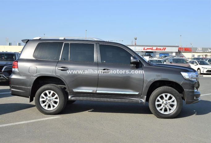 Used Toyota Land Cruiser 200 Series Facelift 2, 4.5 l, 2015 in Dubai by Alhamd Motors, Grey color. Other | AUTO.AE