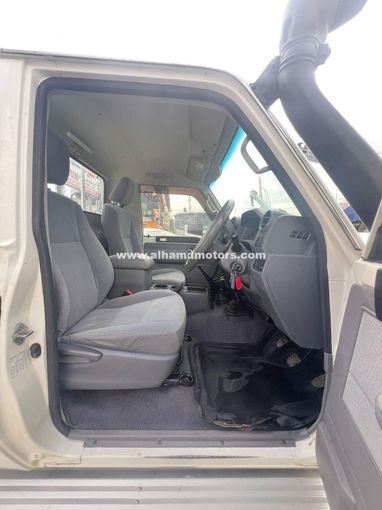Used Toyota Land Cruiser 70 Series Facelift, 4.5 l, 2017 in Dubai by Alhamd Motors, White color. Other | AUTO.AE