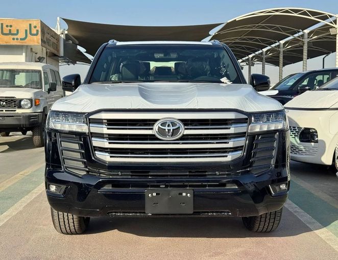 Новый Toyota Land Cruiser 300 Series, 4.0 л, 2025 в Дубае от SK Motors Черный цвет. GCC | AUTO.AE