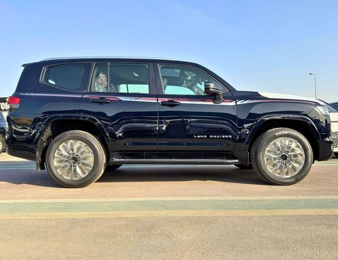 Новый Toyota Land Cruiser 300 Series, 4.0 л, 2025 в Дубае от SK Motors Черный цвет. GCC | AUTO.AE
