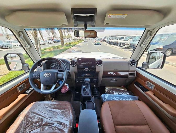 Новый Toyota Land Cruiser 70 Series Рестайлинг 2, 4.0 л, 2024 в Дубае от SK Motors Бежевый цвет. GCC | AUTO.AE