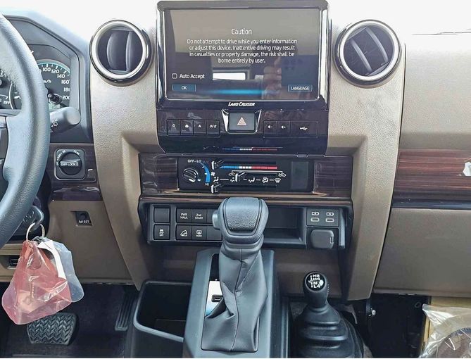 Новый Toyota Land Cruiser 70 Series Рестайлинг 2, 4.0 л, 2024 в Дубае от SK Motors Бежевый цвет. GCC | AUTO.AE