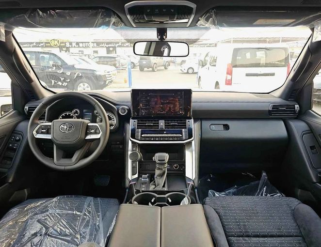 Новый Toyota Land Cruiser 300 Series, 3.4 л, 2025 в Дубае от SK Motors Черный цвет. GCC | AUTO.AE