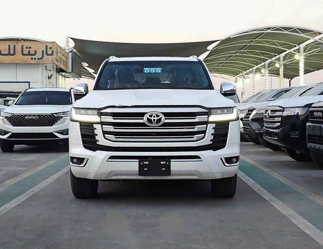 Новый Toyota Land Cruiser 300 Series, 3.4 л, 2024 в Дубае от SK Motors Белый цвет. GCC | AUTO.AE