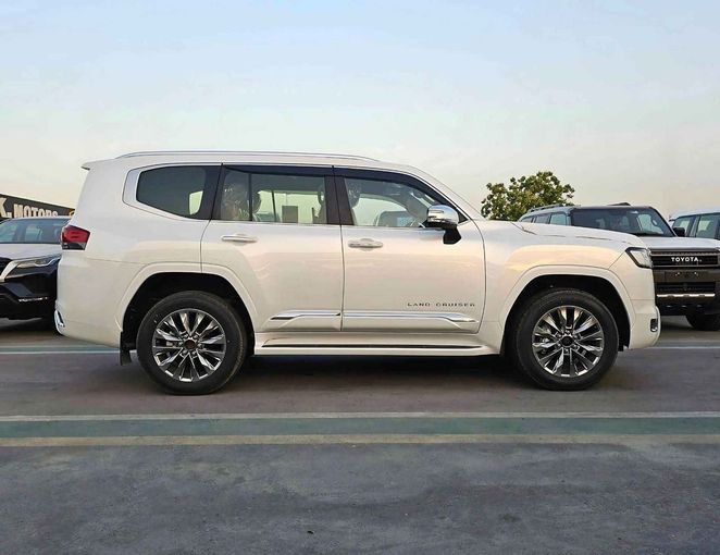 Новый Toyota Land Cruiser 300 Series, 3.4 л, 2024 в Дубае от SK Motors Белый цвет. GCC | AUTO.AE