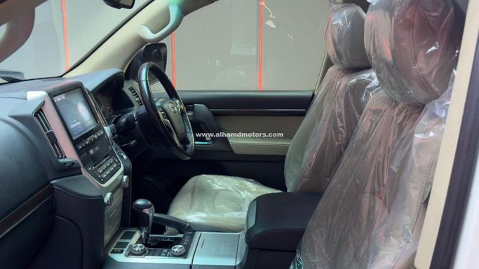 Used Toyota Land Cruiser 200 Series Facelift 2, 4.5 l, 2019 in Dubai by Alhamd Motors, White color. Other | AUTO.AE