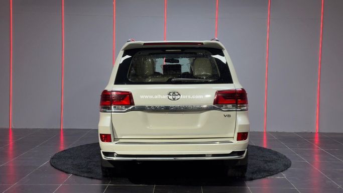 Used Toyota Land Cruiser 200 Series Facelift 2, 4.5 l, 2019 in Dubai by Alhamd Motors, White color. Other | AUTO.AE
