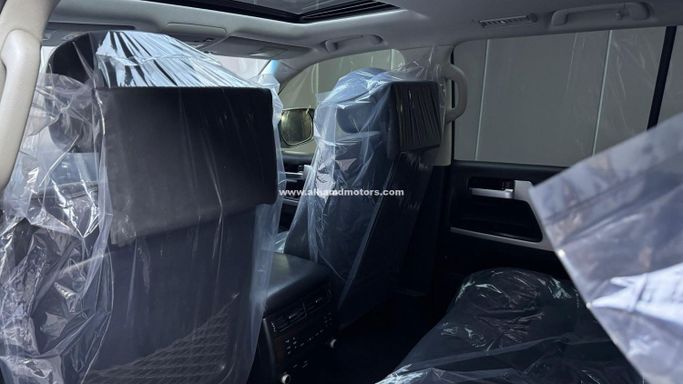 Used Toyota Land Cruiser 200 Series Facelift 2, 4.5 l, 2021 in Dubai by Alhamd Motors, White color. Other | AUTO.AE