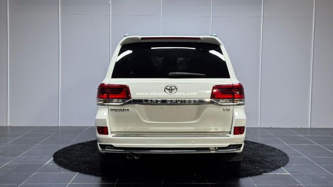 Used Toyota Land Cruiser 200 Series Facelift 2, 4.5 l, 2021 in Dubai by Alhamd Motors, White color. Other | AUTO.AE