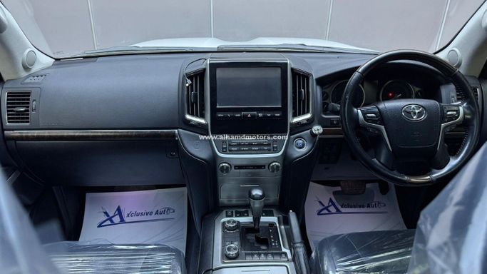 Used Toyota Land Cruiser 200 Series Facelift 2, 4.5 l, 2021 in Dubai by Alhamd Motors, White color. Other | AUTO.AE