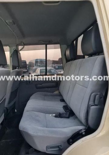 Подержанный Toyota Land Cruiser 70 Series Рестайлинг, 4.5 л, 2021 в Дубае от Alhamd Motors Бежевый цвет. Other | AUTO.AE