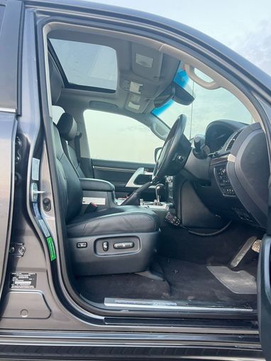 Подержанный Toyota Land Cruiser 200 Series Рестайлинг 2, 4.5 л, 2020 в Дубае от Alhamd Motors Серый цвет. Other | AUTO.AE