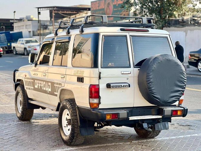 Подержанный Toyota Land Cruiser 200 Series, 4.5 л, 2011 в Дубае от Alhamd Motors Белый цвет. Other | AUTO.AE