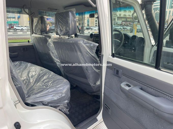 Подержанный Toyota Land Cruiser 70 Series Рестайлинг, 4.5 л, 2016 в Дубае от Alhamd Motors Белый цвет. Other | AUTO.AE