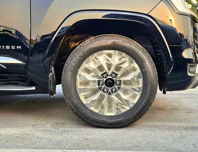 Новый Toyota Land Cruiser 300 Series, 4.0 л, 2025 в Дубае от SK Motors Черный цвет. GCC | AUTO.AE