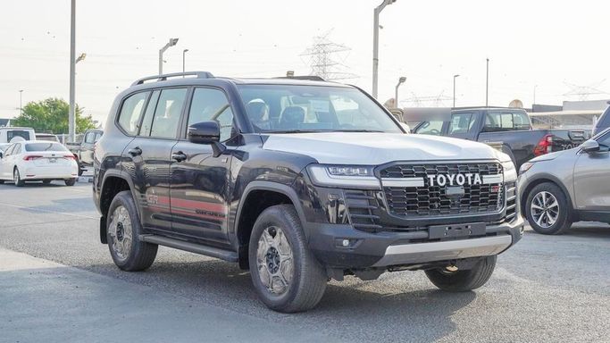 Новый Toyota Land Cruiser 300 Series, 3.4 л, 2025 в Дубае от Najem Motors Черный цвет. GCC | AUTO.AE